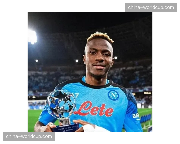 那不勒斯客战都灵赛前，奥斯梅恩恢复全队合练