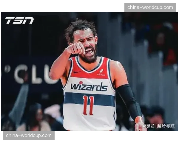 特雷·杨命中超远压哨三分，老鹰半场领先猛龙15分