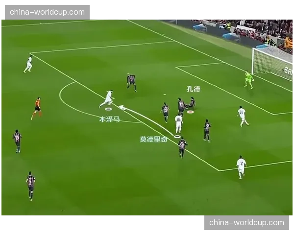 慢镜头回放：巴萨丢球始于边后卫失位，导致整个区域防守链条崩坏